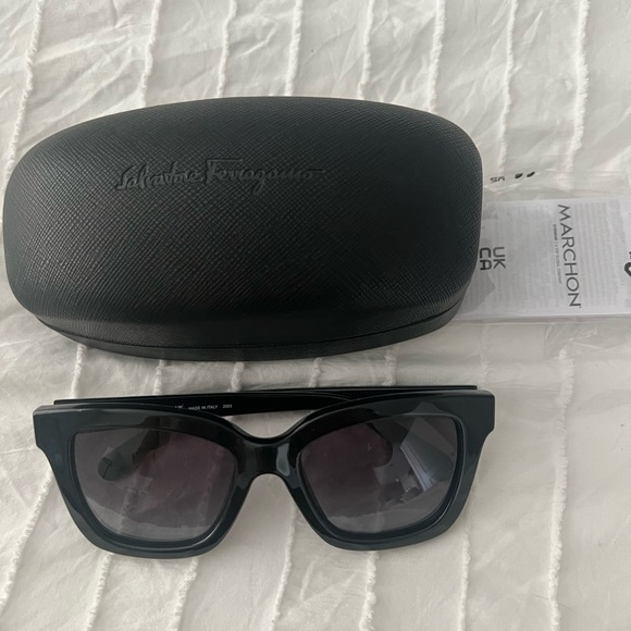 BRAND NEW! Ferragamo Sunglasses made in Italy - Picture 8 of 8